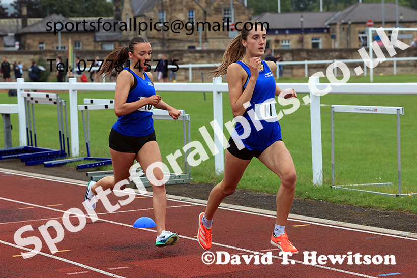 Girls 800 metres, 2025 Northumberland Schools Track and Fields, Wentworth, Hexham. Photo: David T. Hewitson/Sports for All Pics